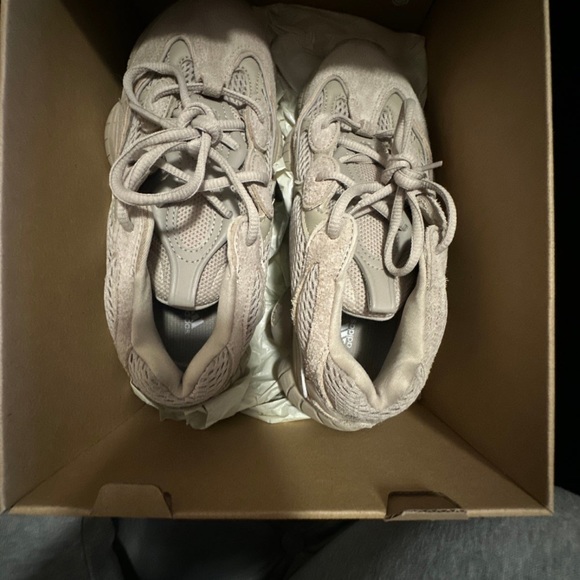 Yeezy 500 - Picture 2 of 6